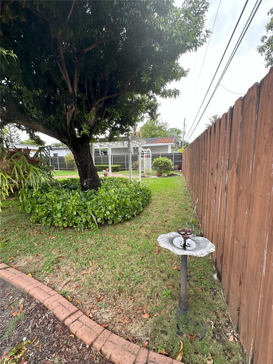 TROPICAL GARDENS - Residential