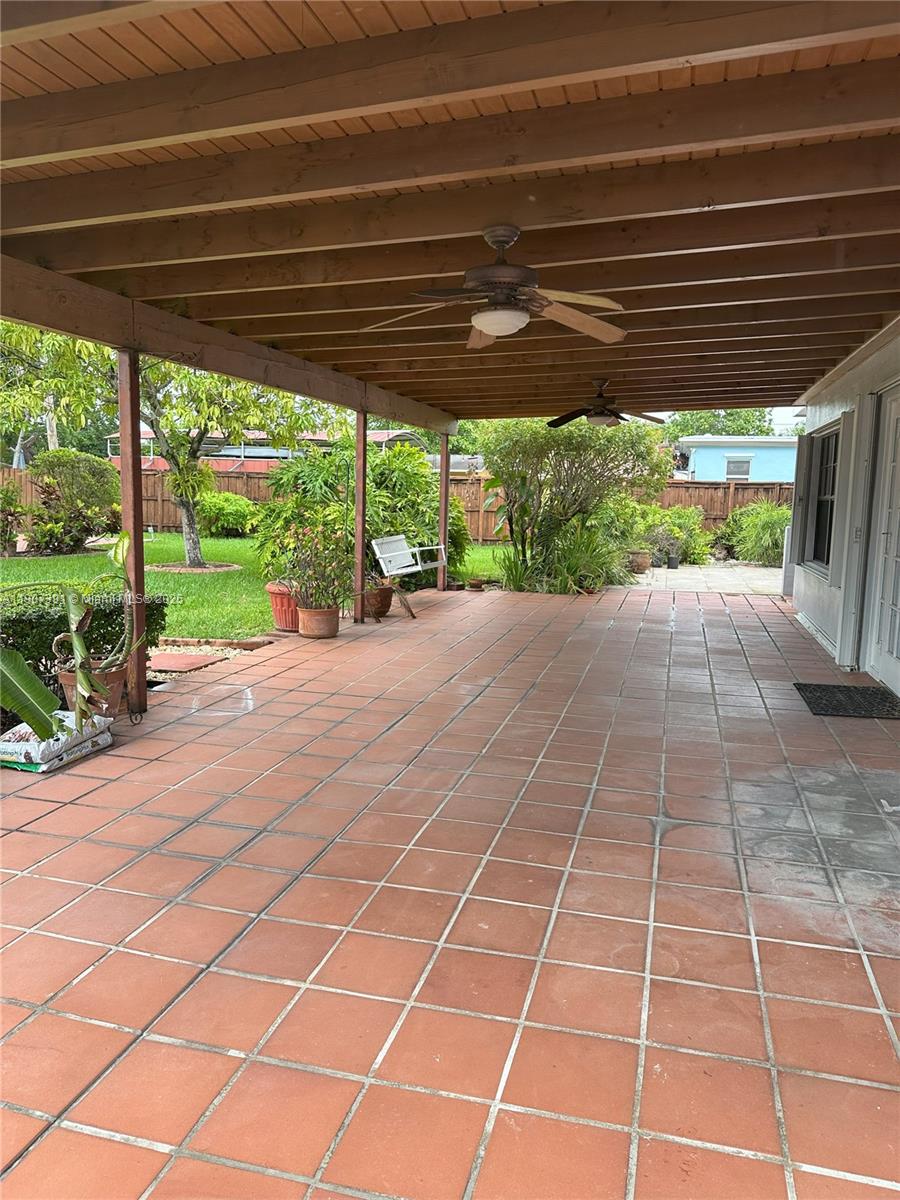 TROPICAL GARDENS - Residential