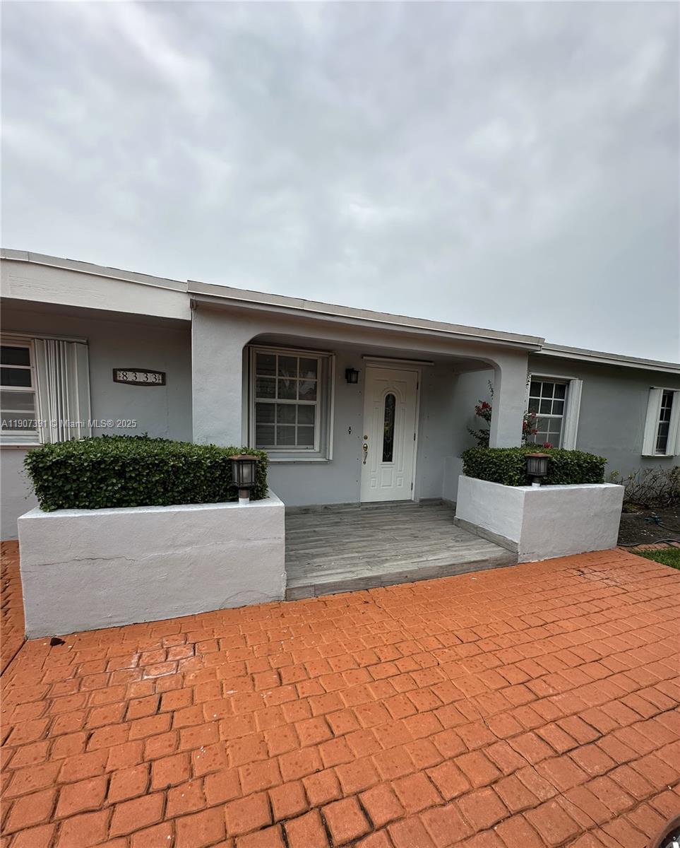 TROPICAL GARDENS - Residential