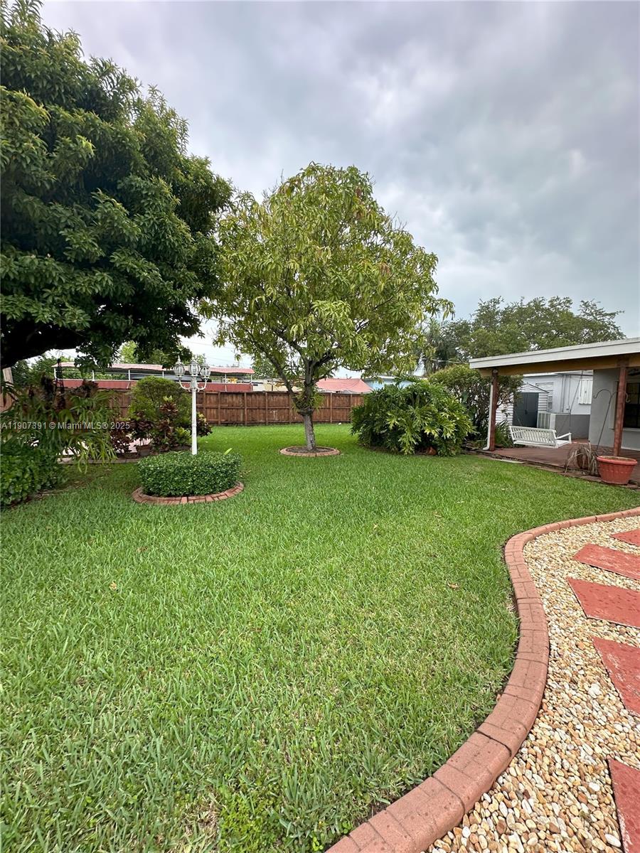 TROPICAL GARDENS - Residential