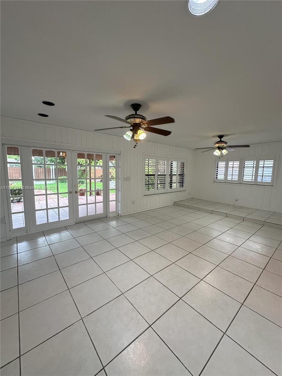 TROPICAL GARDENS - Residential