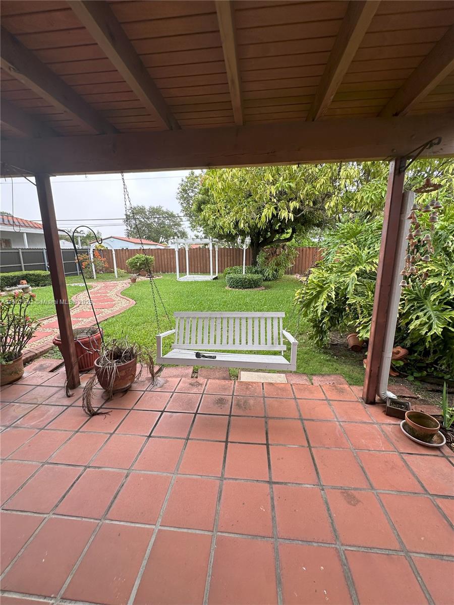 TROPICAL GARDENS - Residential