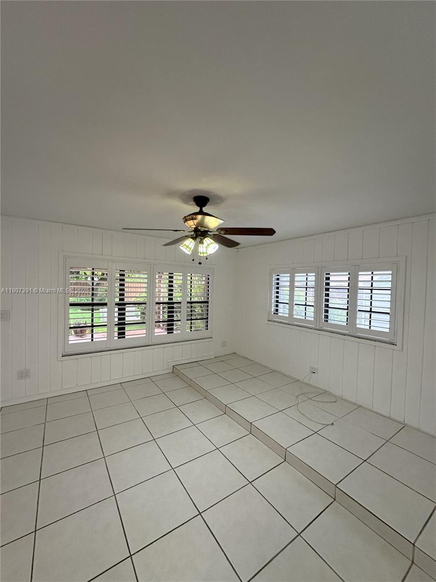 TROPICAL GARDENS - Residential