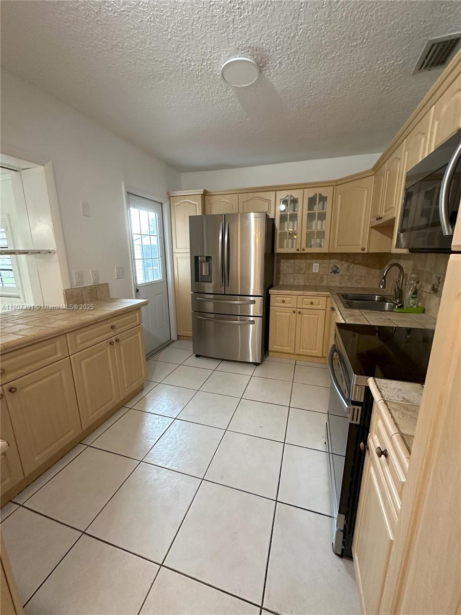 TROPICAL GARDENS - Residential