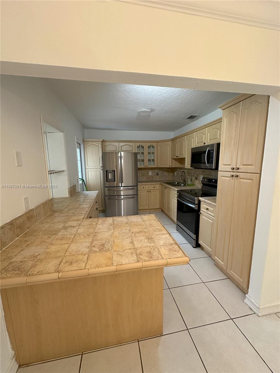 TROPICAL GARDENS - Residential