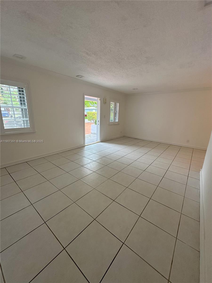 TROPICAL GARDENS - Residential