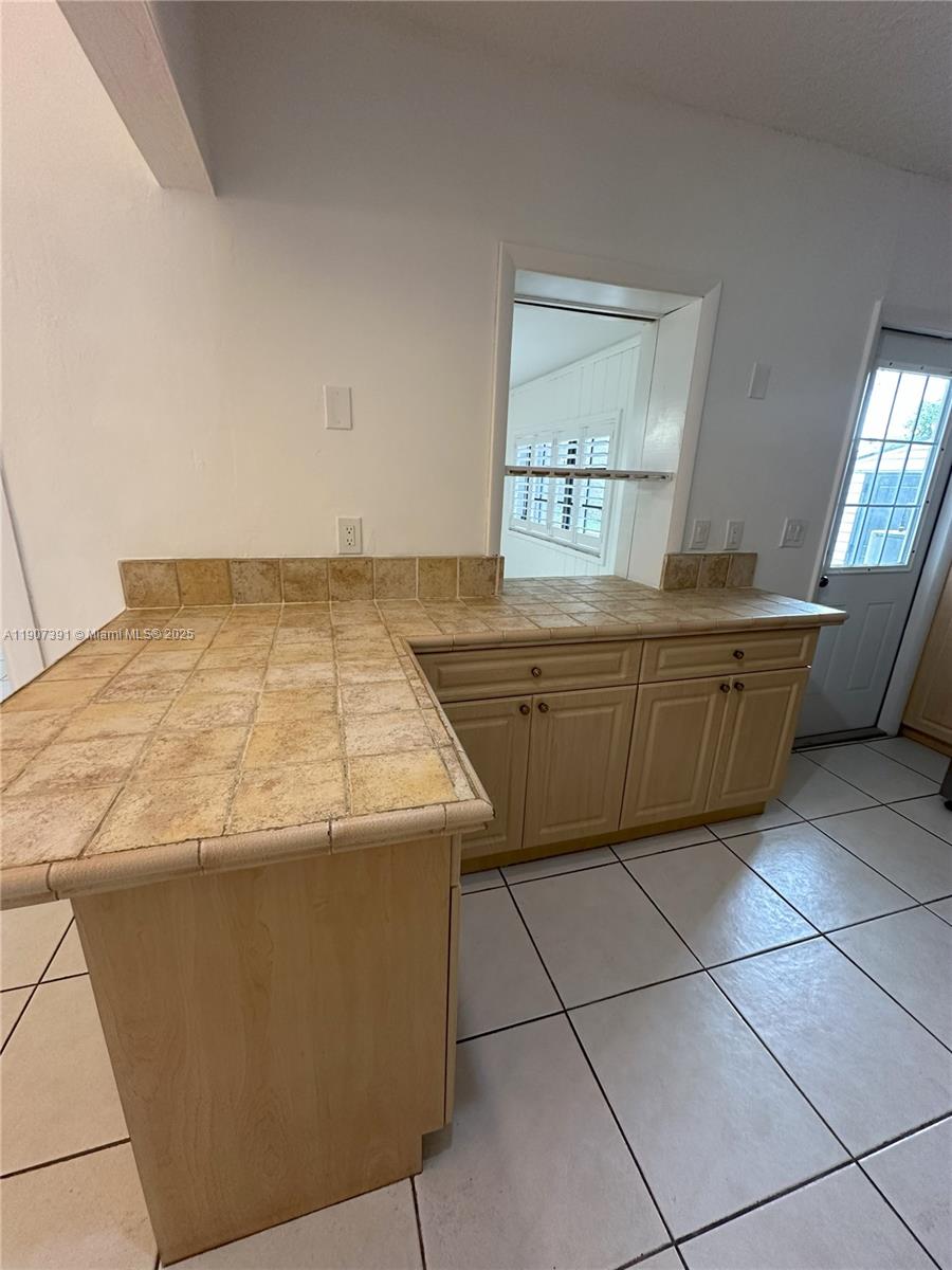 TROPICAL GARDENS - Residential