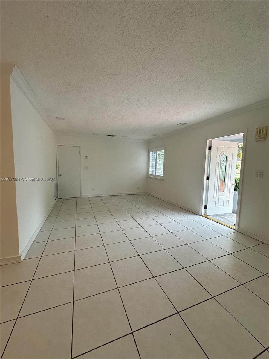 TROPICAL GARDENS - Residential