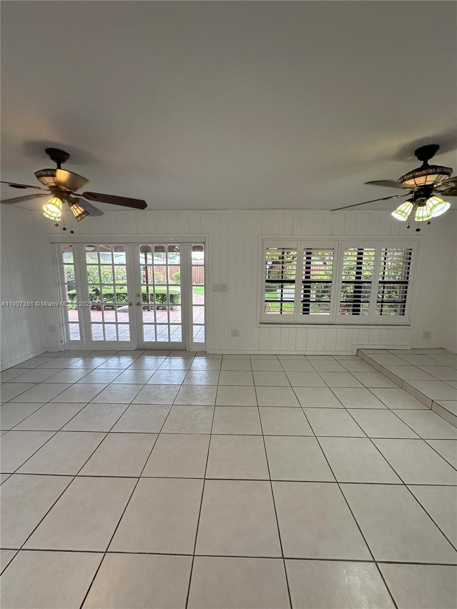 TROPICAL GARDENS - Residential