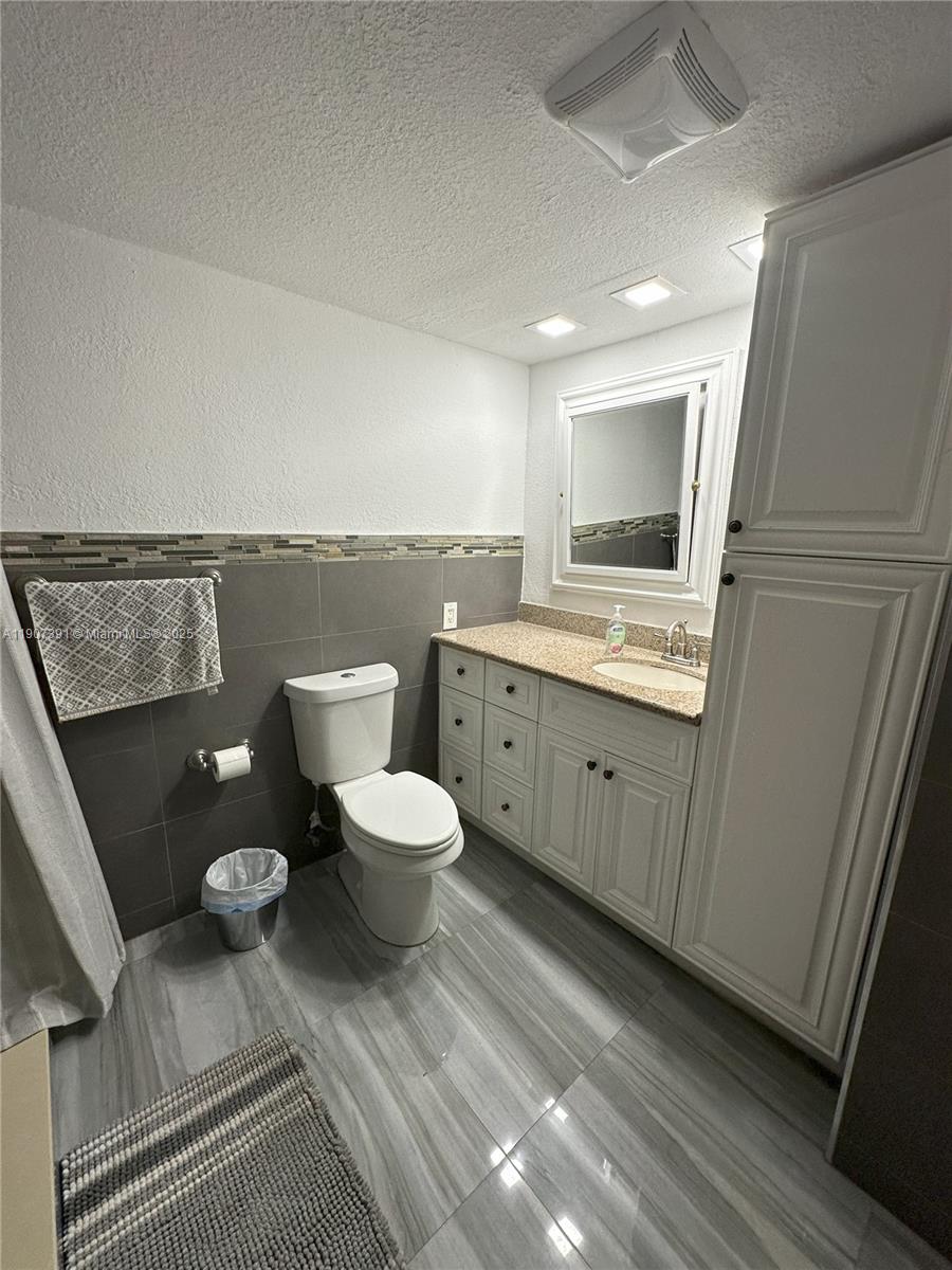 TROPICAL GARDENS - Residential