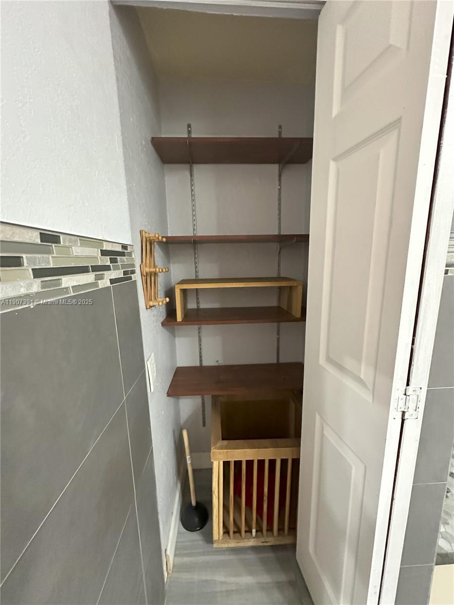 TROPICAL GARDENS - Residential