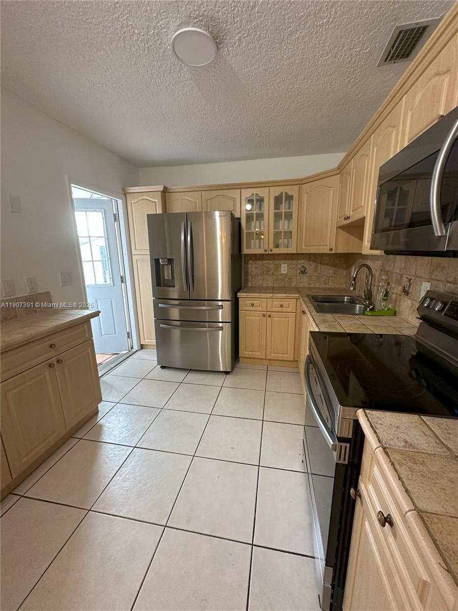 TROPICAL GARDENS - Residential