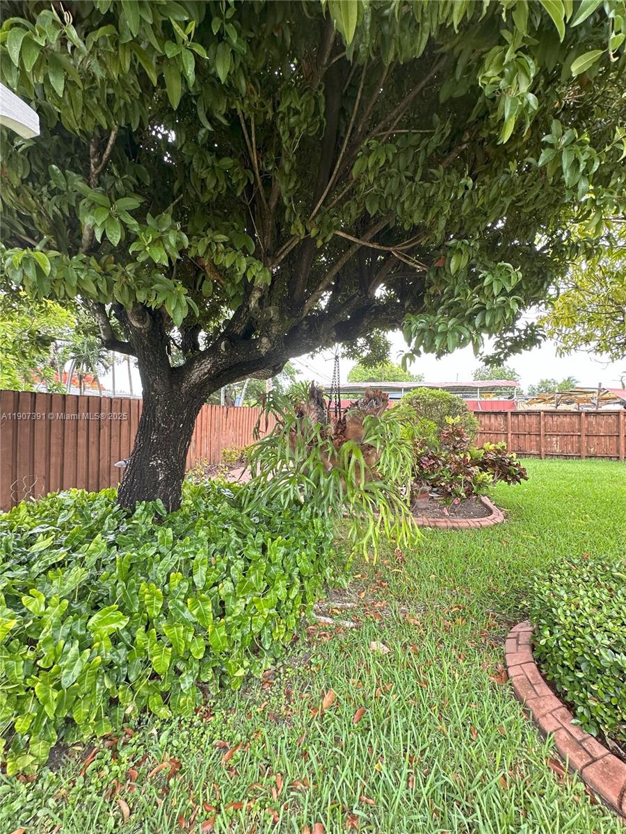 TROPICAL GARDENS - Residential