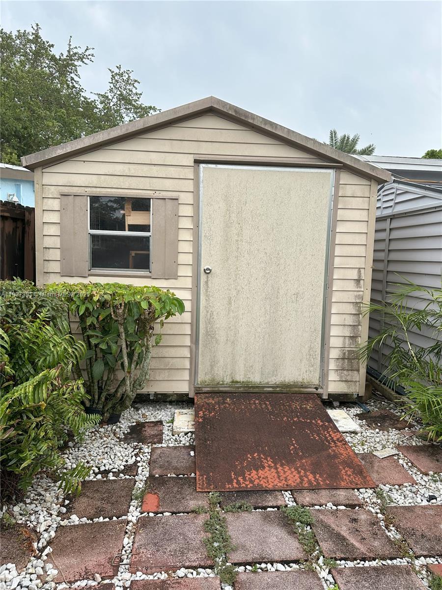 TROPICAL GARDENS - Residential