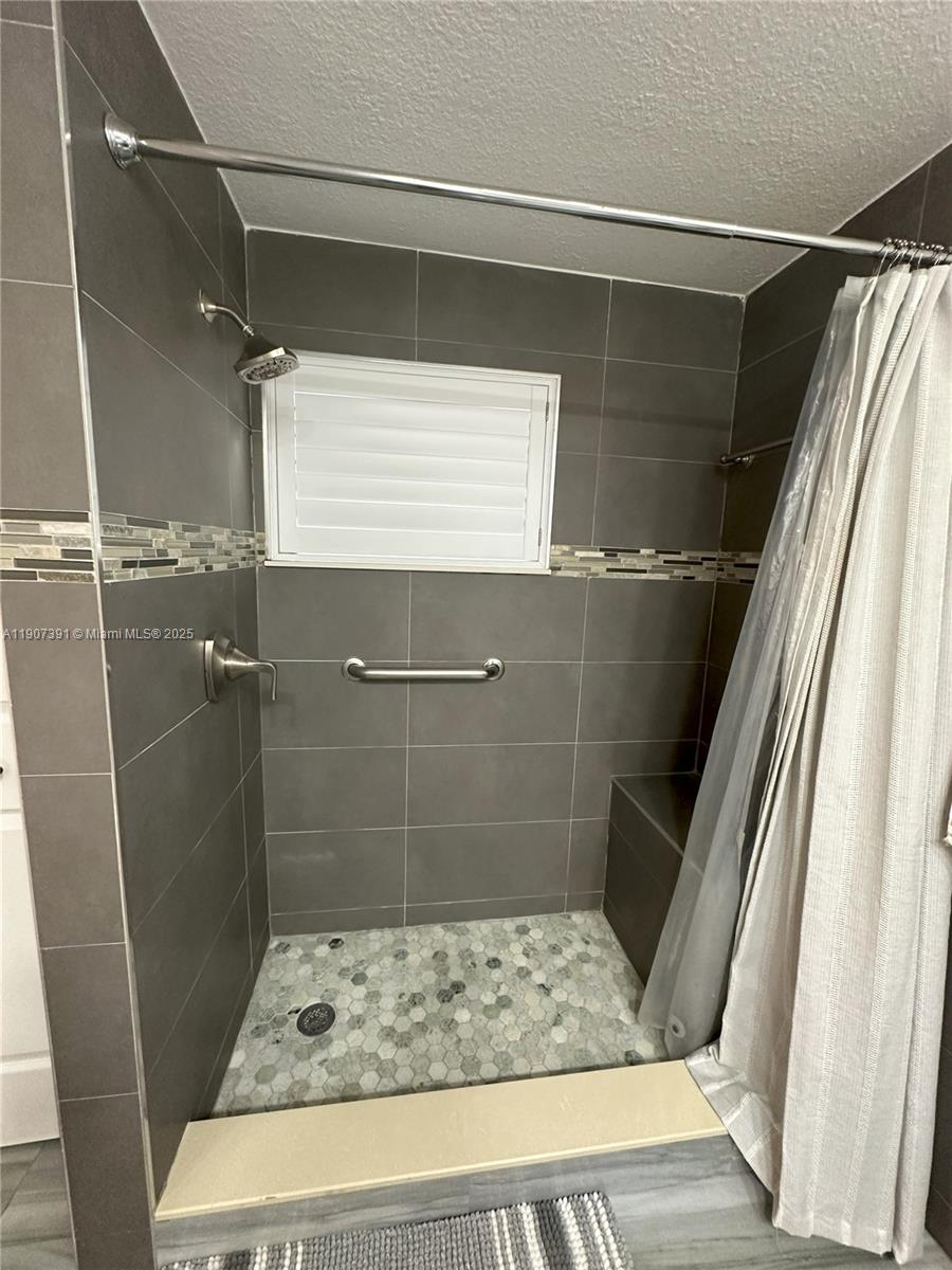 TROPICAL GARDENS - Residential