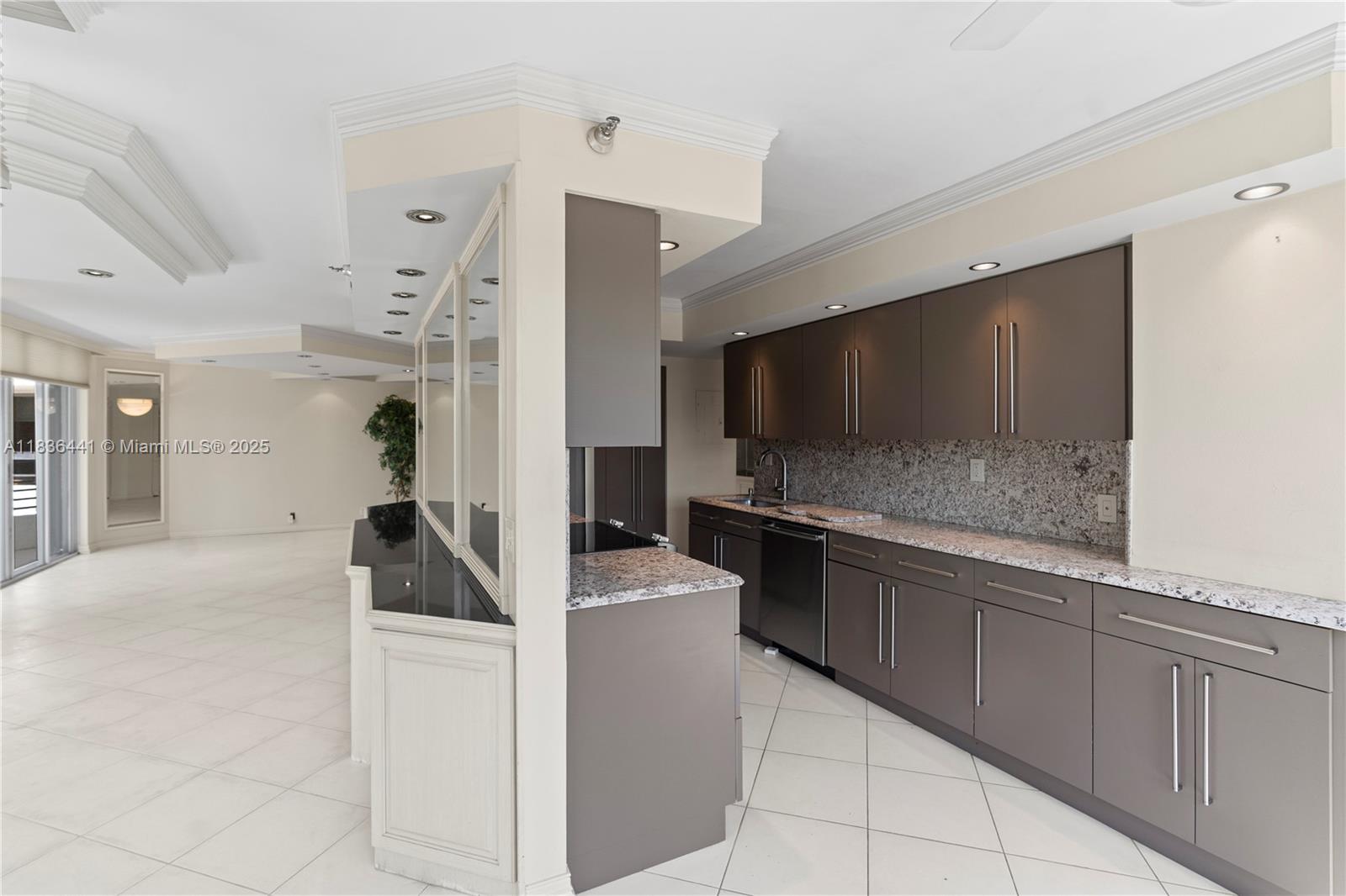 3500 Mystic Pointe Dr 306