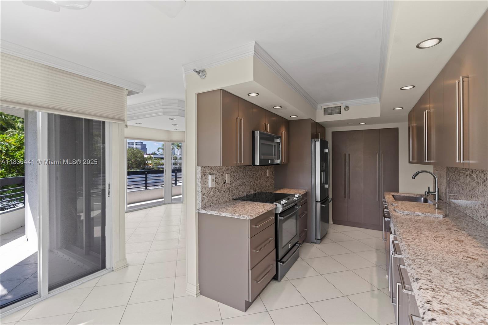 3500 Mystic Pointe Dr 306