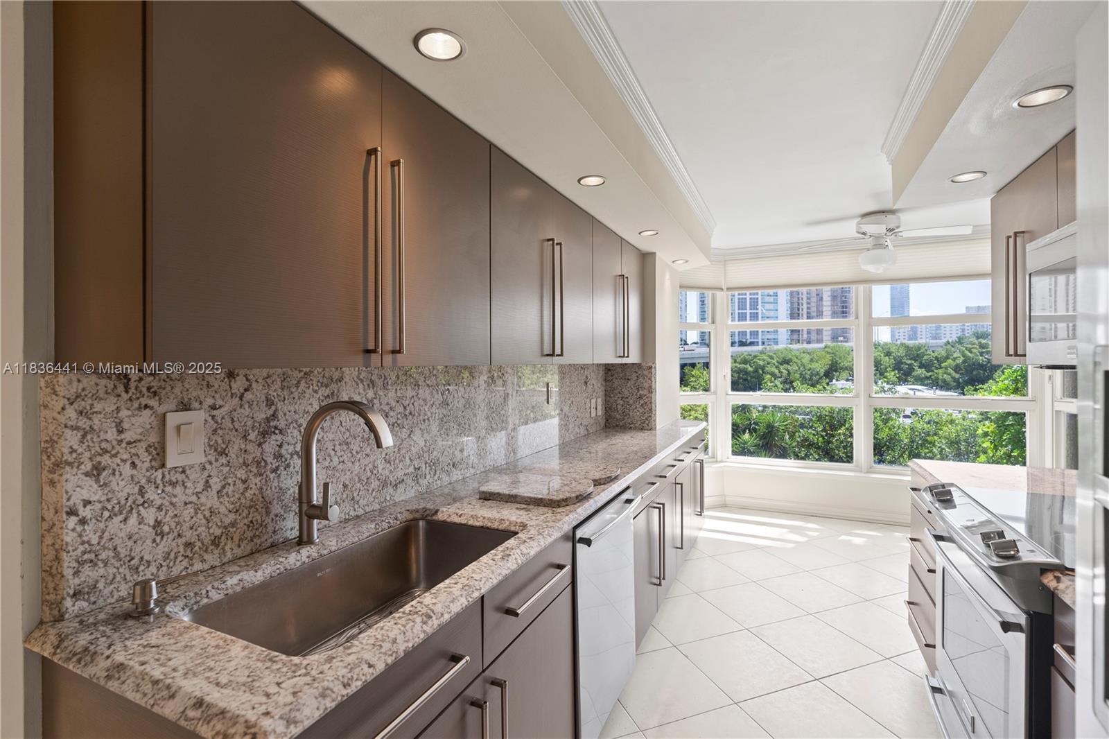 3500 Mystic Pointe Dr 306