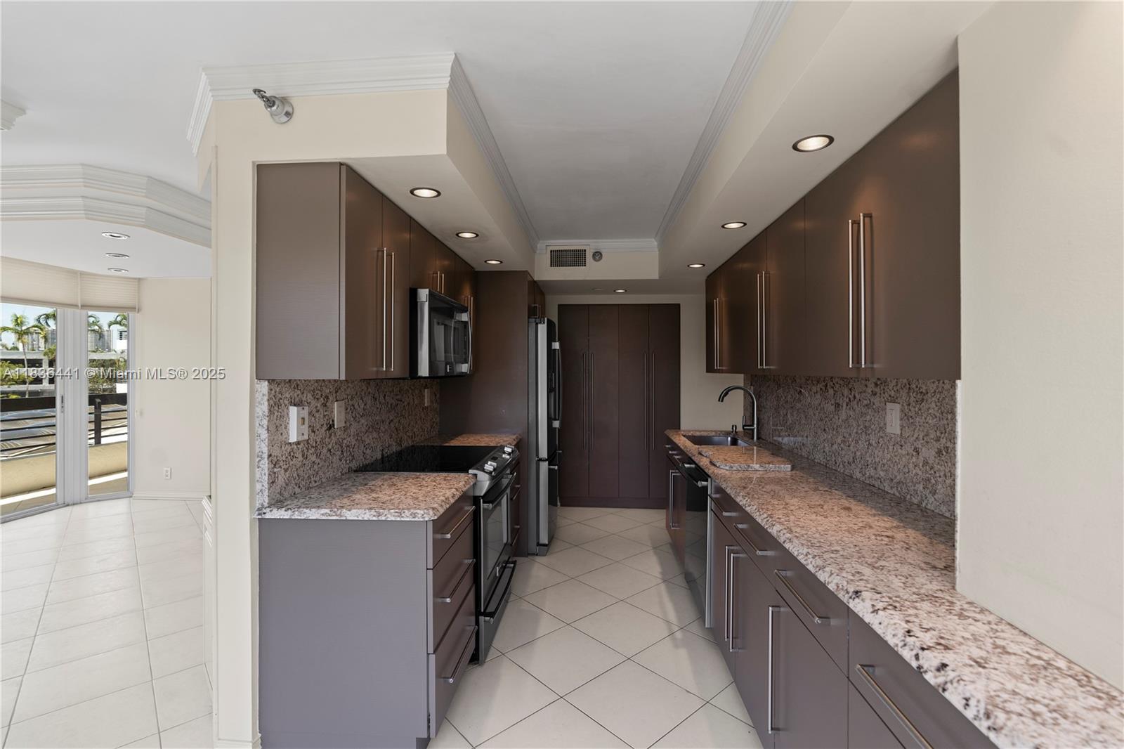 3500 Mystic Pointe Dr 306