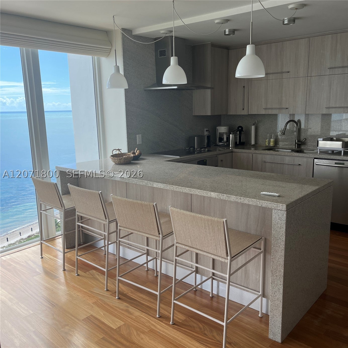 881 Ocean Dr 18B