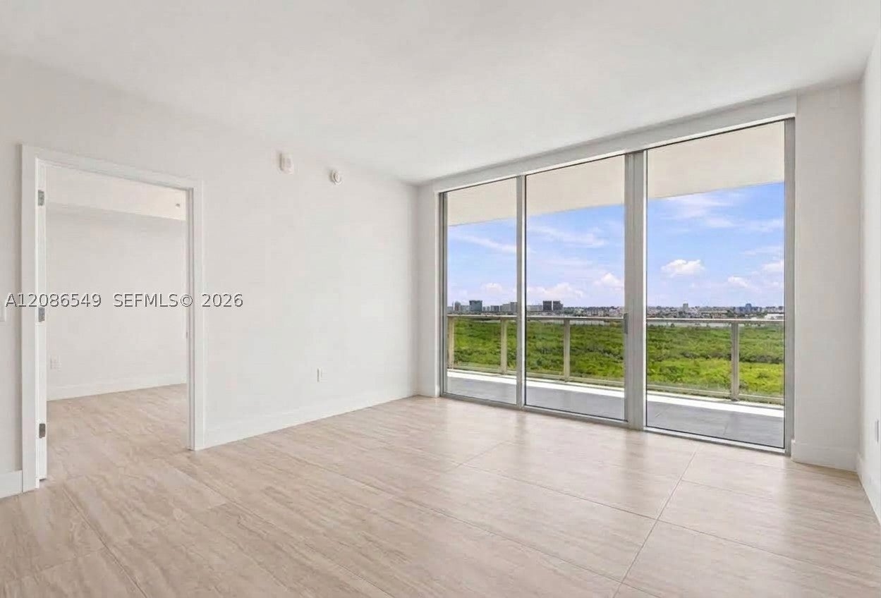 2411 Laguna Cir 1004