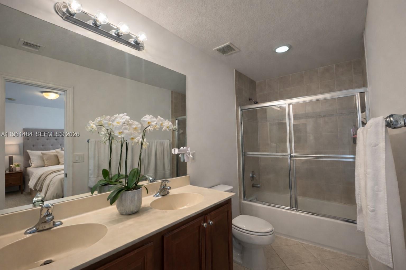 ROYAL WOODS CONDO - Residential