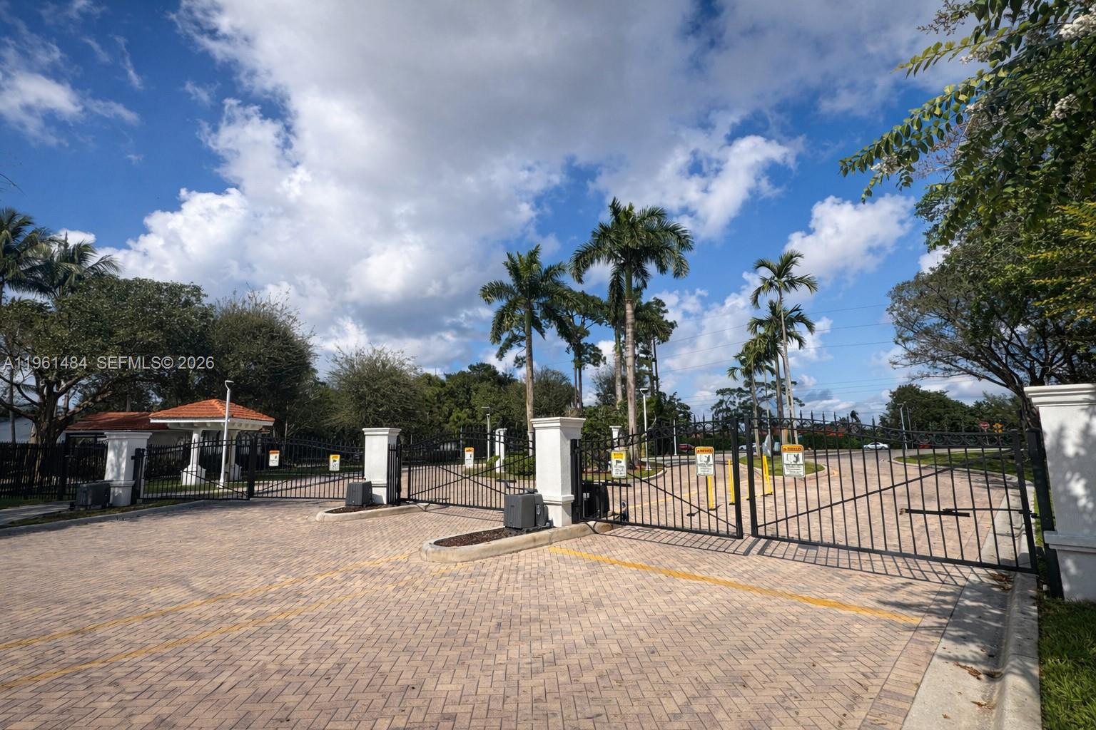 ROYAL WOODS CONDO - Residential