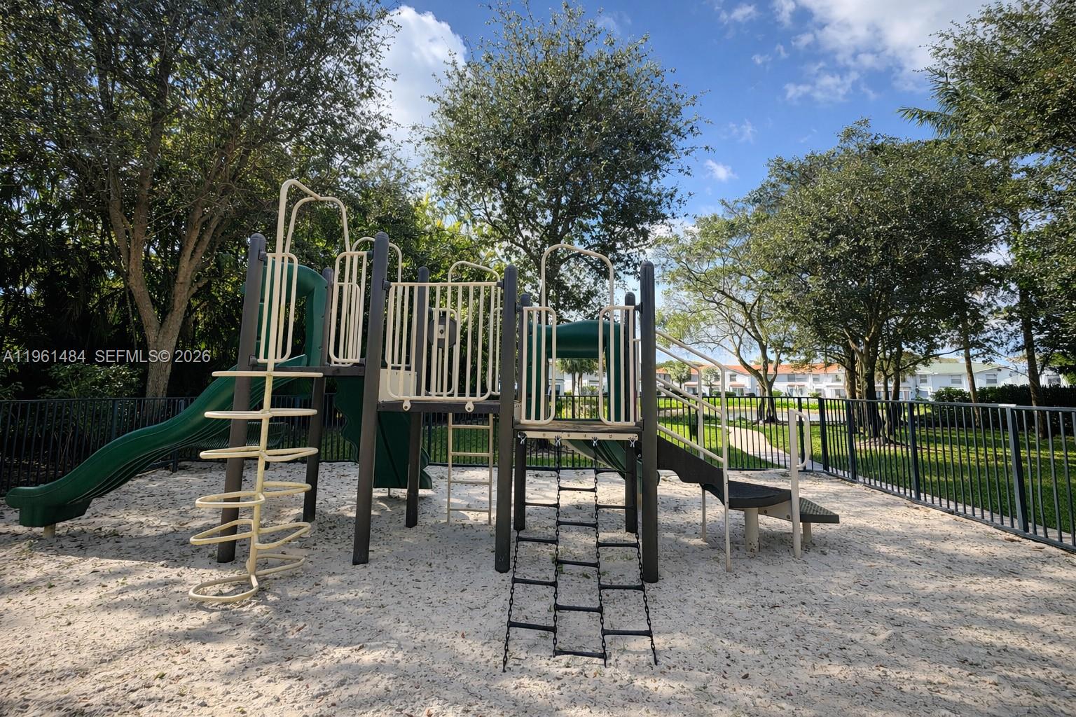 ROYAL WOODS CONDO - Residential