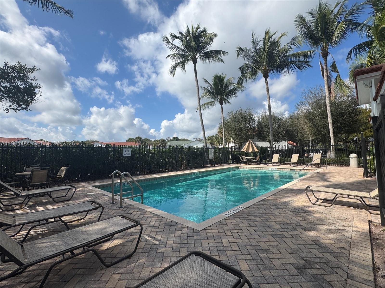 ROYAL WOODS CONDO - Residential