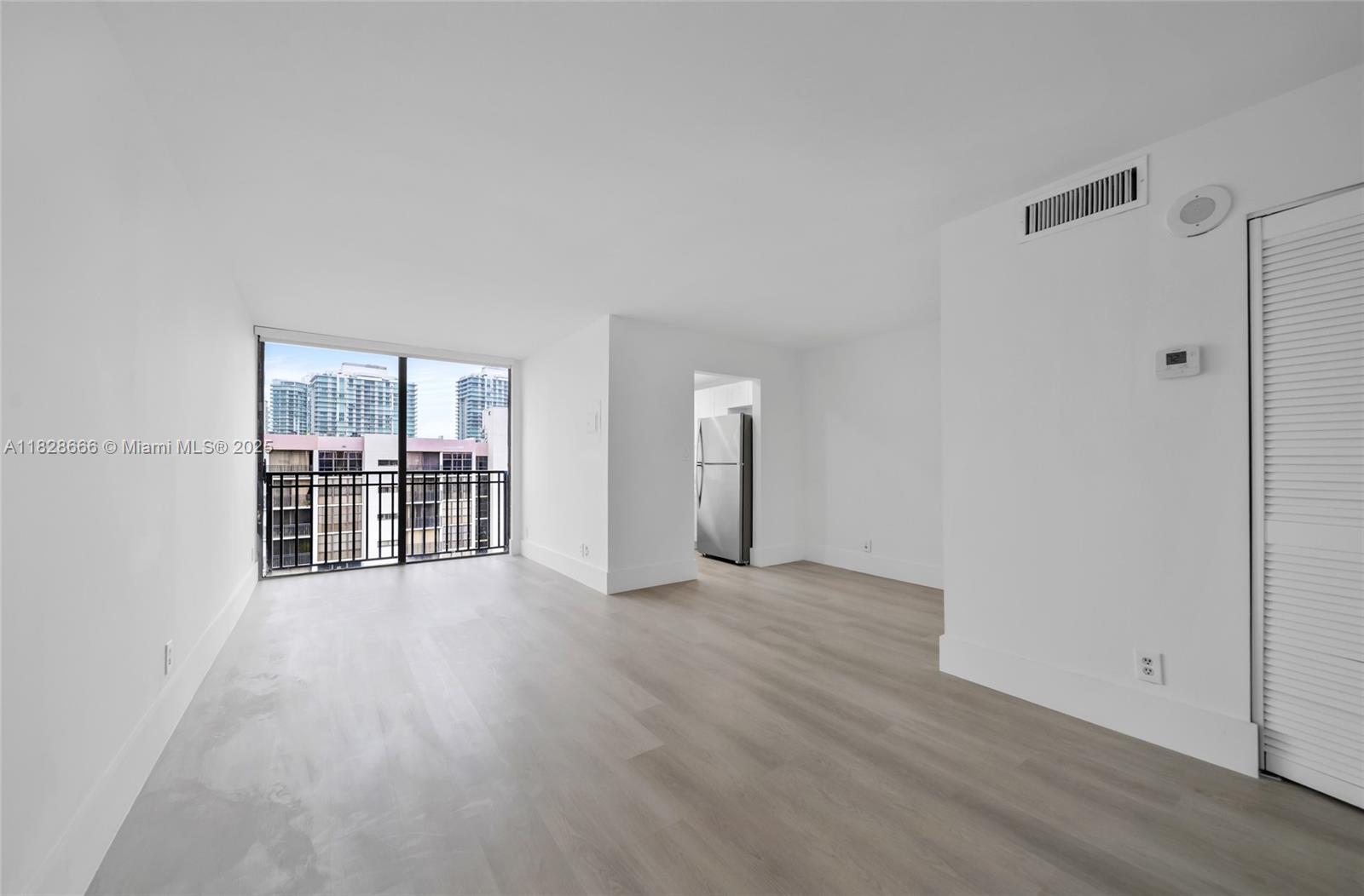 SUNNY ISLES GREAT ALL REMODELD 1/1 CLOSE TO THE BEACH AND SHOPPING CENTERS AND ENTRE-
TEIMENTS !!!
CALL L.A FOR SHOWINGS