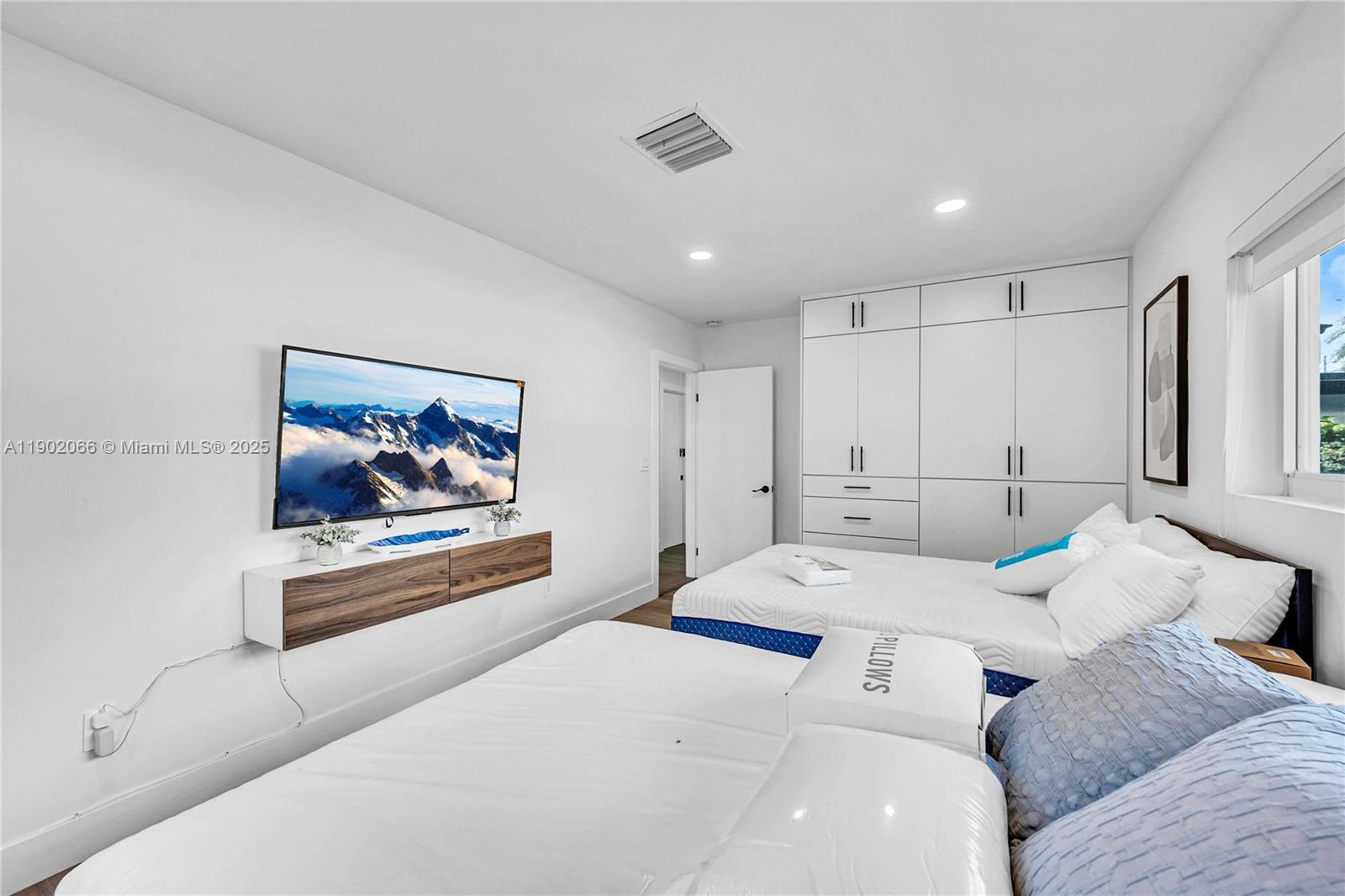 OAKLAND BOULEVARD DEV - Residential