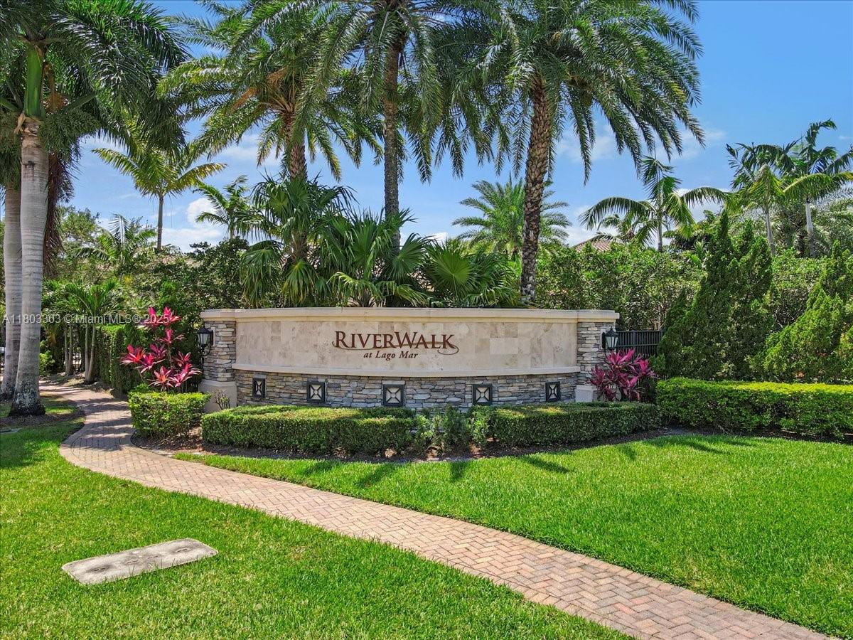 13013 S Riverwalk Cir S