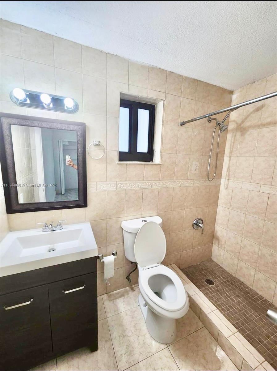 HIALEAH 16TH ADDN - Residential Lease