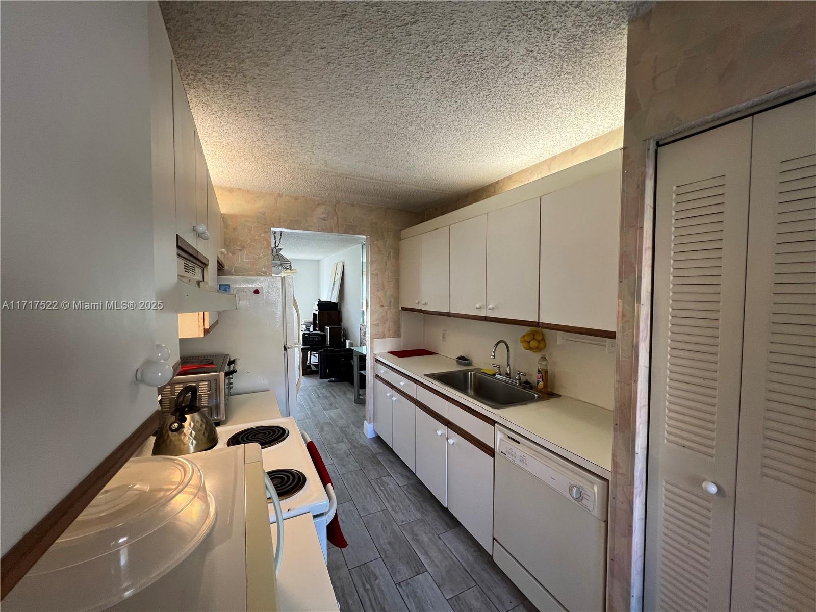CAMBRIDGE AT CENTURY - Residential