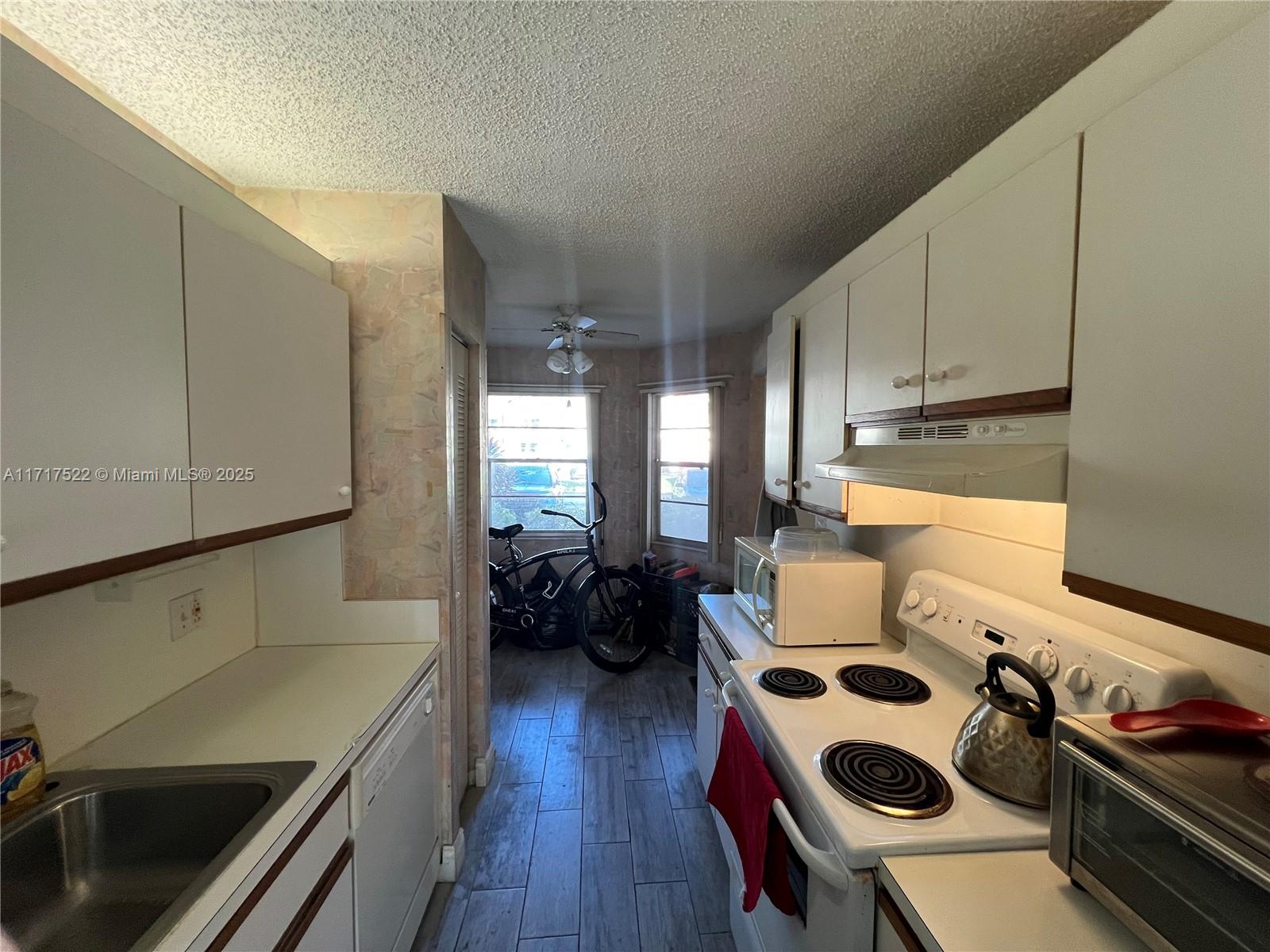 CAMBRIDGE AT CENTURY - Residential