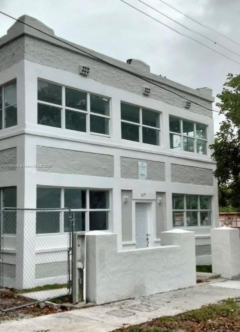 629 9th St West Palm Beach FL 33401
