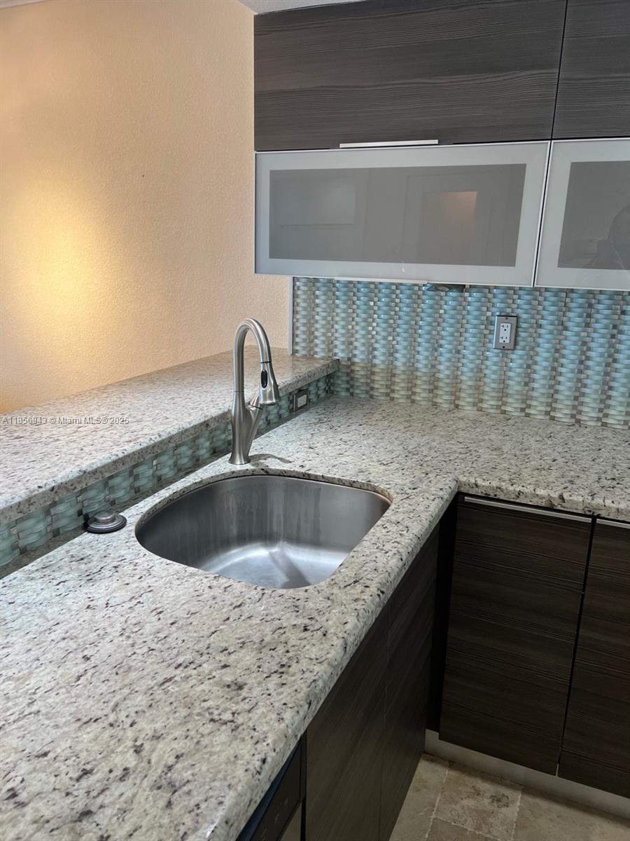 WAVE CONDO - Residential Lease