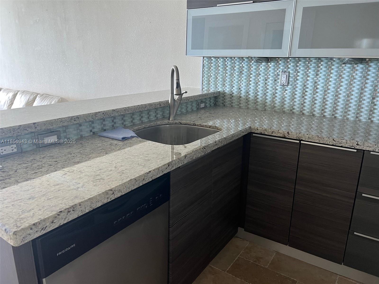 WAVE CONDO - Residential Lease