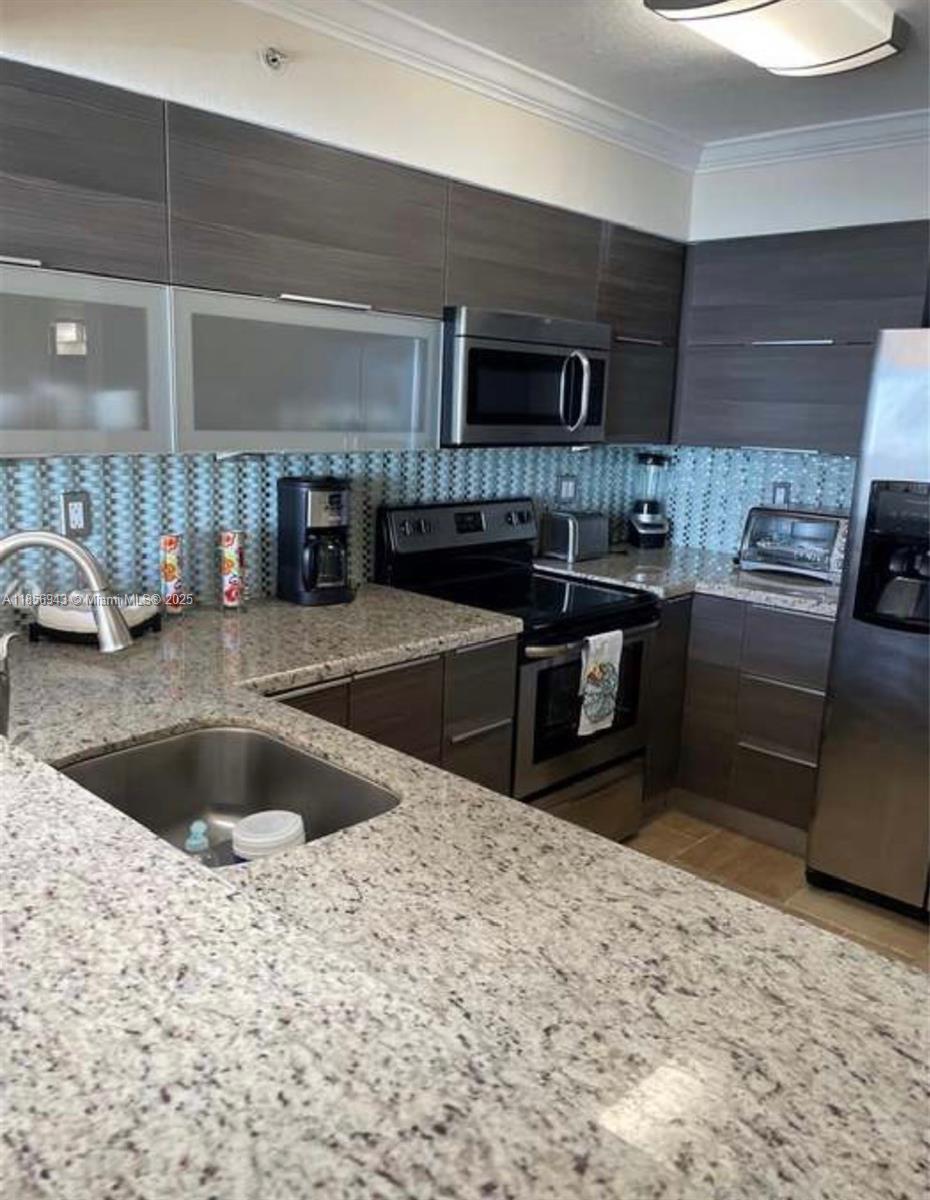 WAVE CONDO - Residential Lease