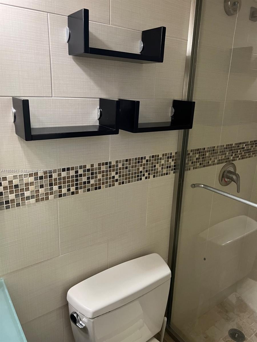 WAVE CONDO - Residential Lease