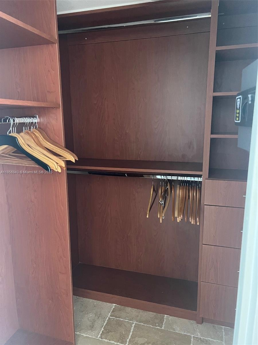 WAVE CONDO - Residential Lease