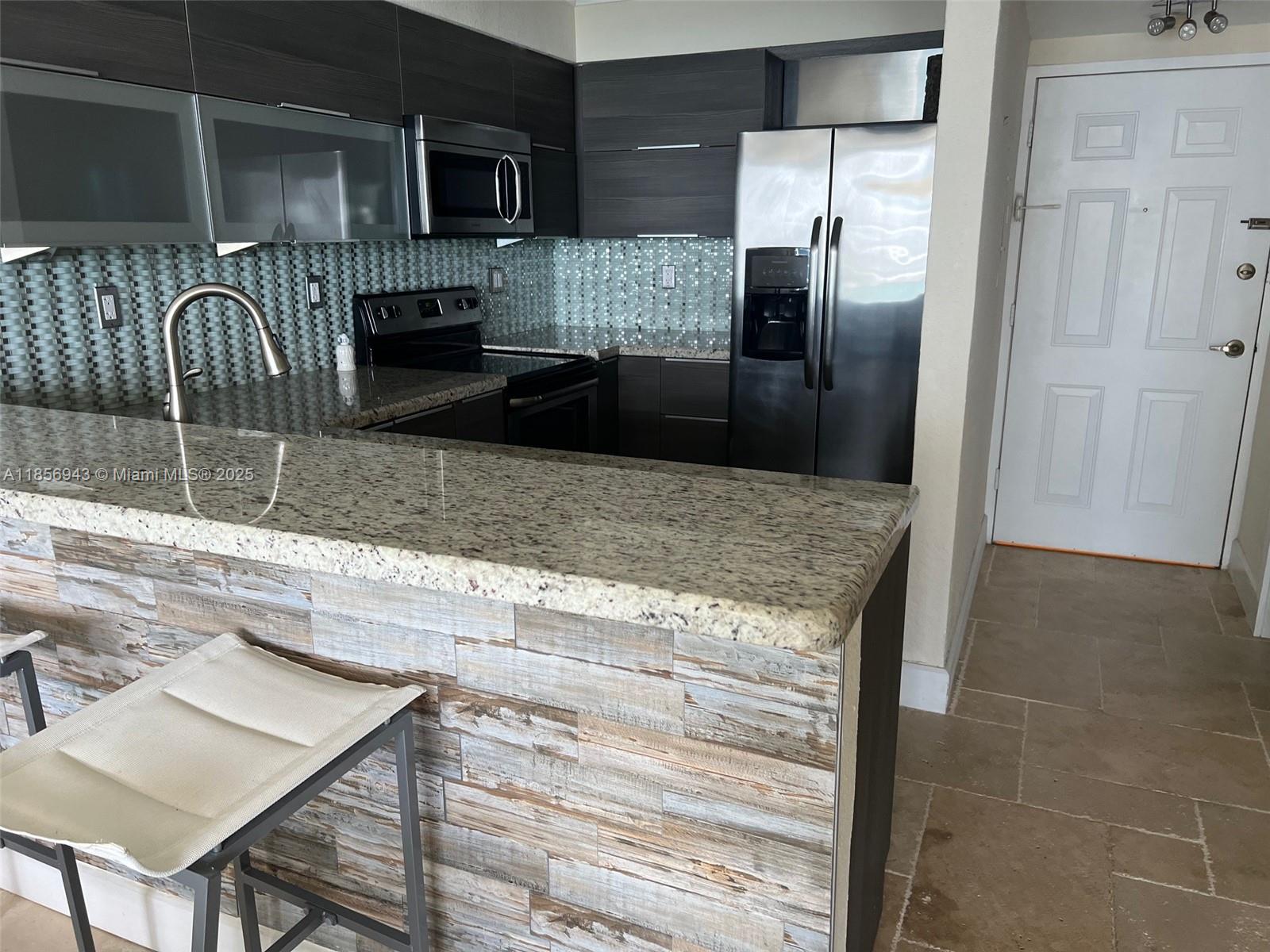 WAVE CONDO - Residential Lease