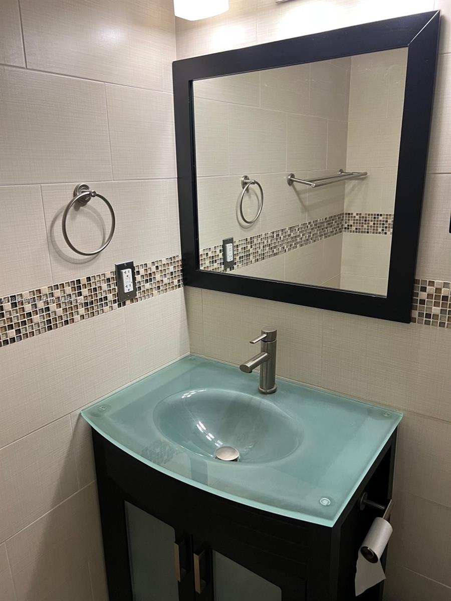 WAVE CONDO - Residential Lease