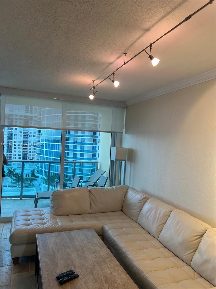 WAVE CONDO - Residential Lease