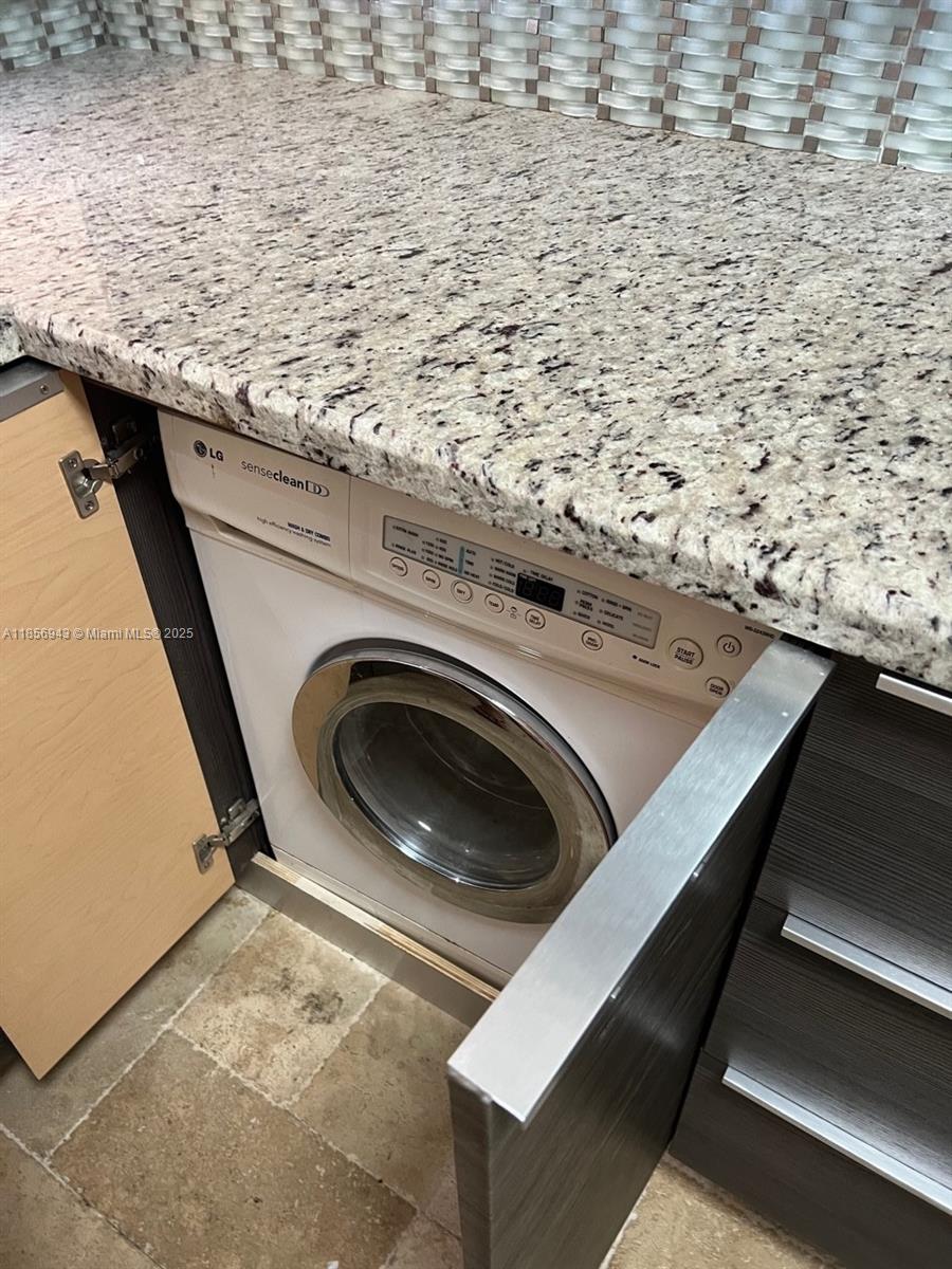 WAVE CONDO - Residential Lease