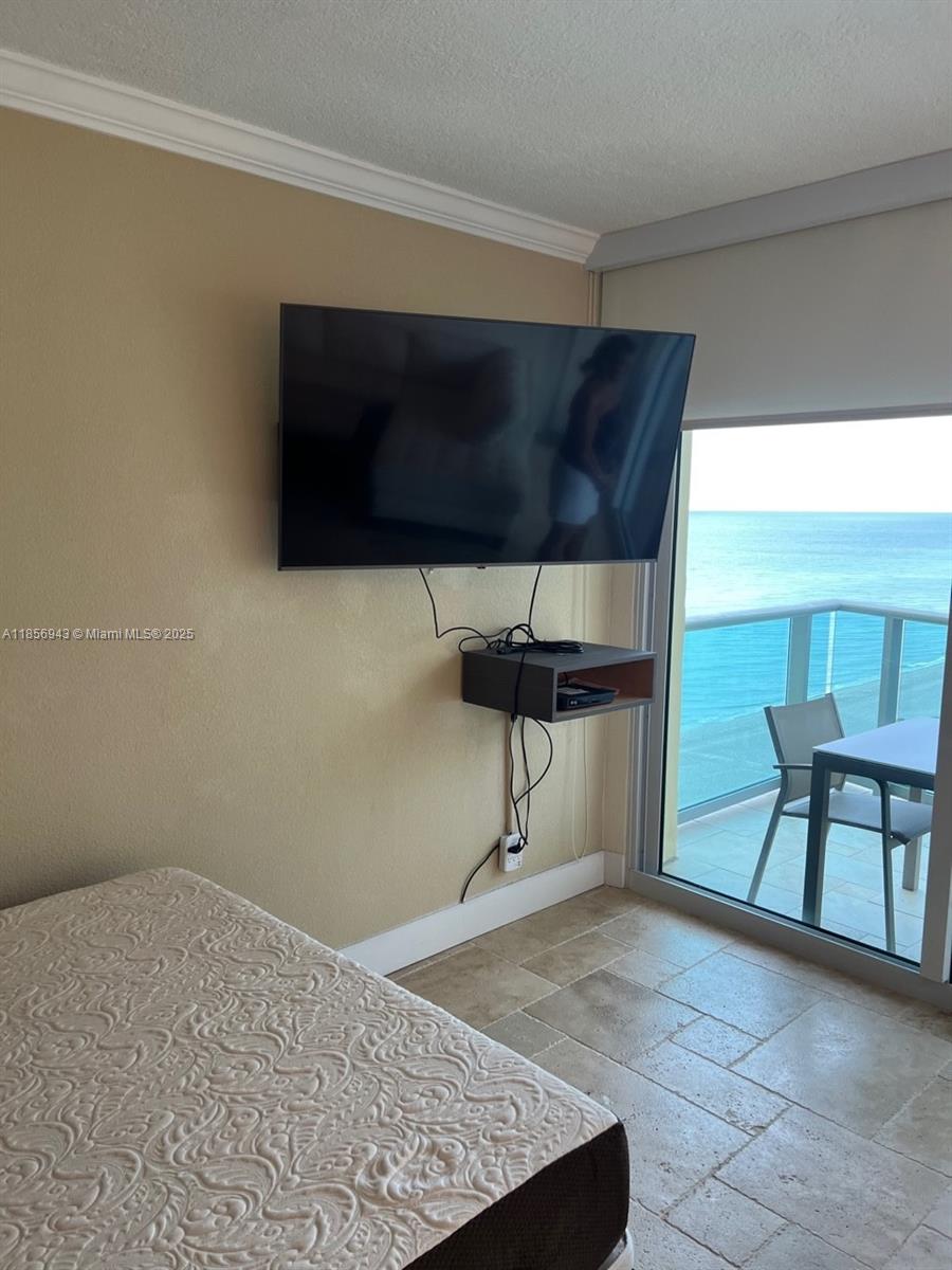 WAVE CONDO - Residential Lease