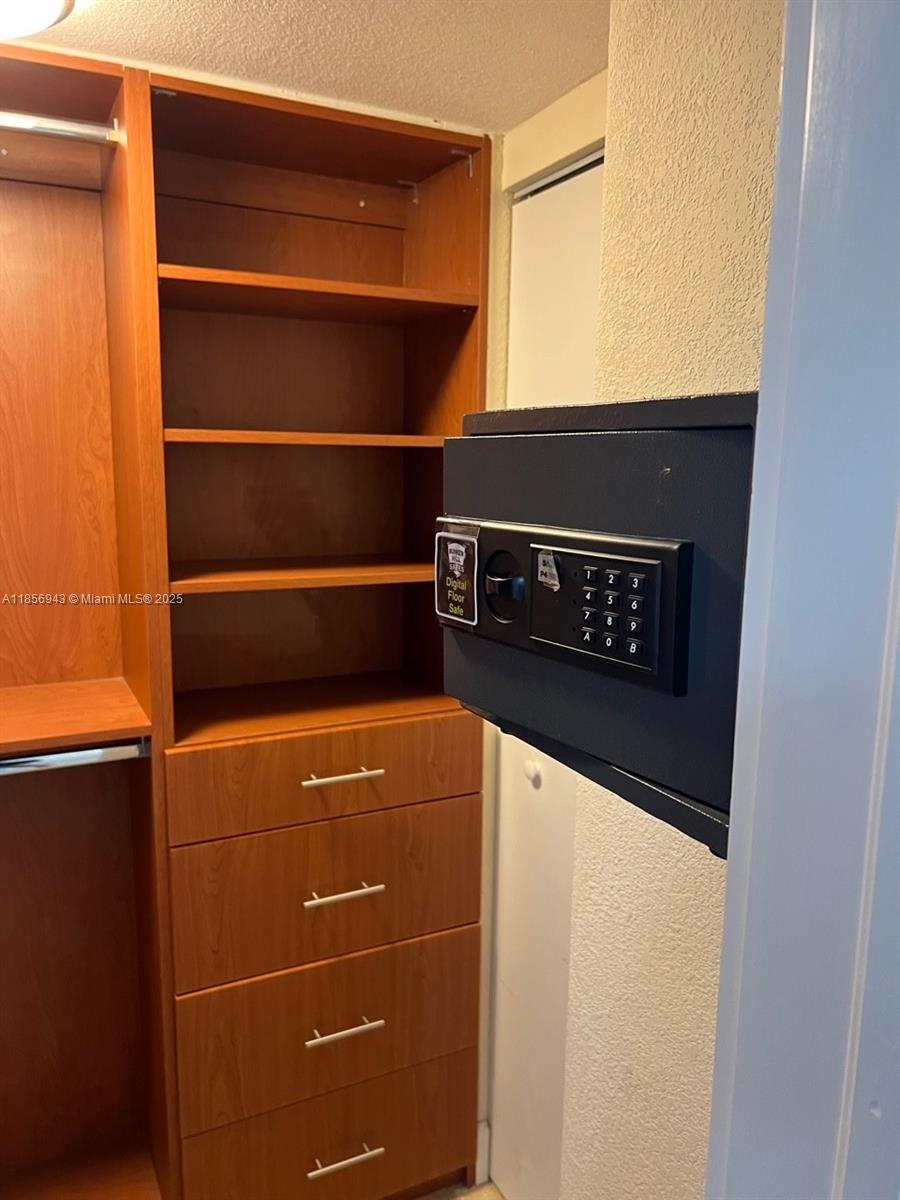 WAVE CONDO - Residential Lease