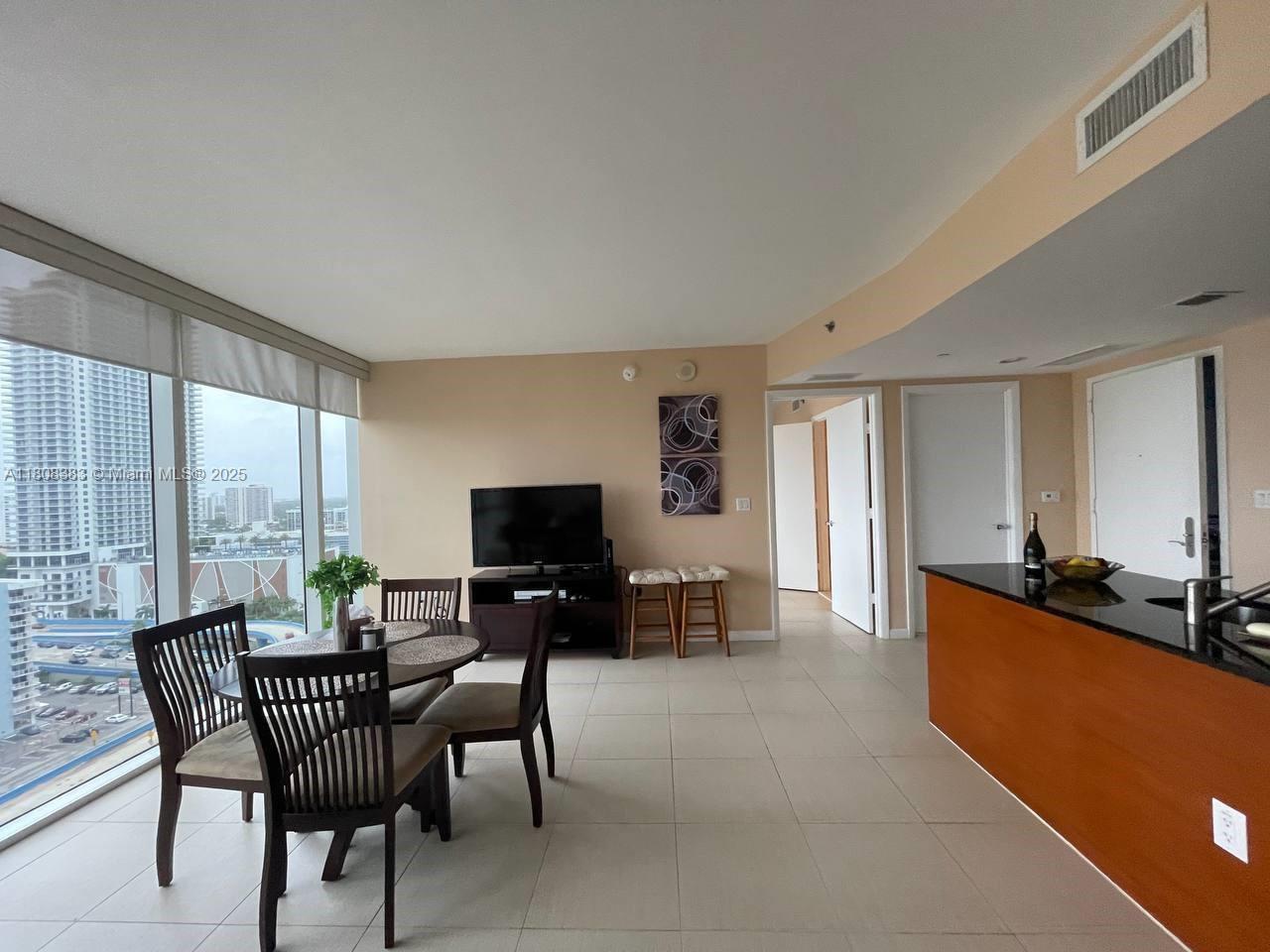 1830 S Ocean Dr 1807, Hallandale Beach, Broward County, Florida - 1 Bedrooms  
1 Bathrooms - 