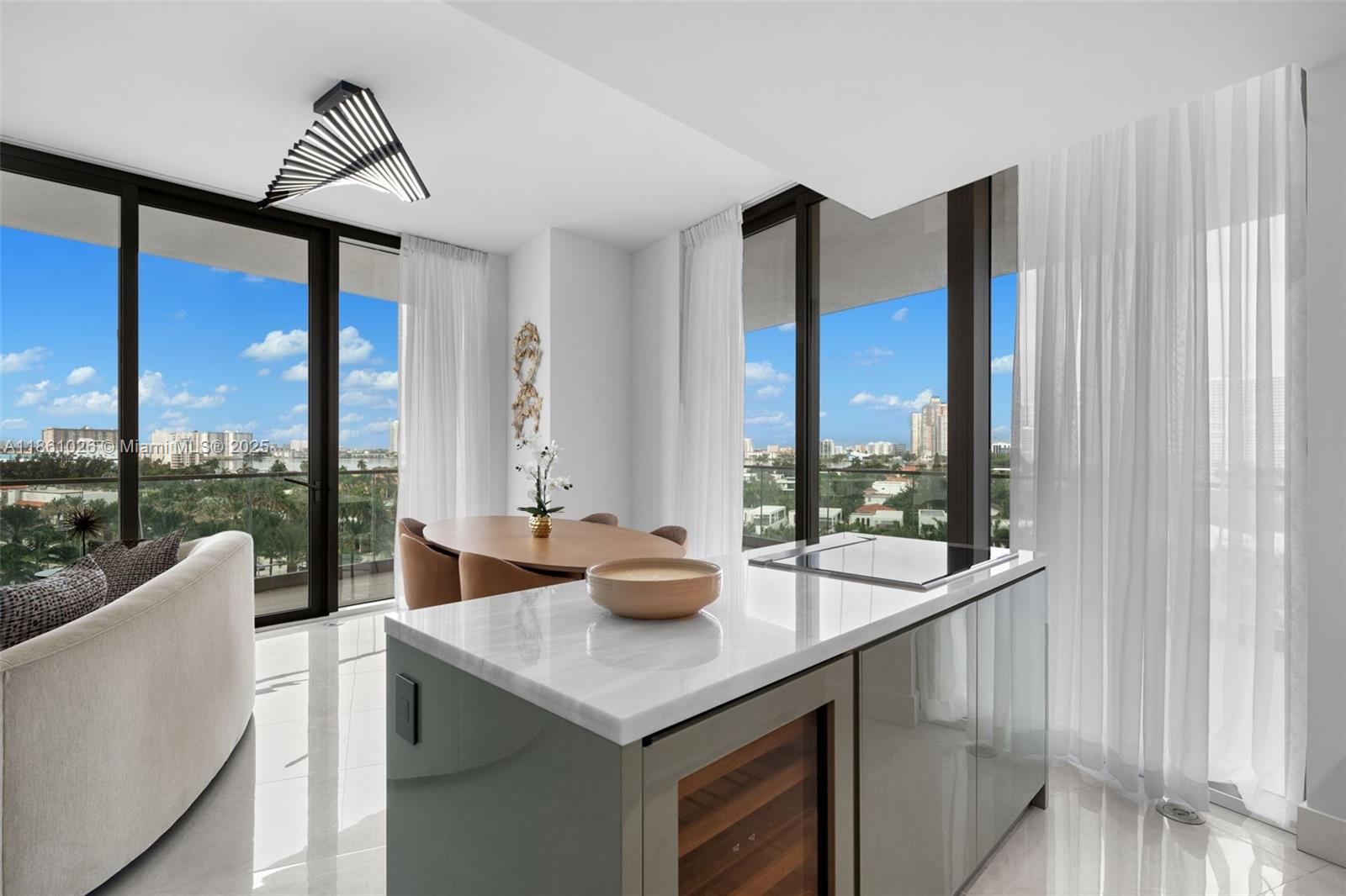 18975 Collins Ave 505