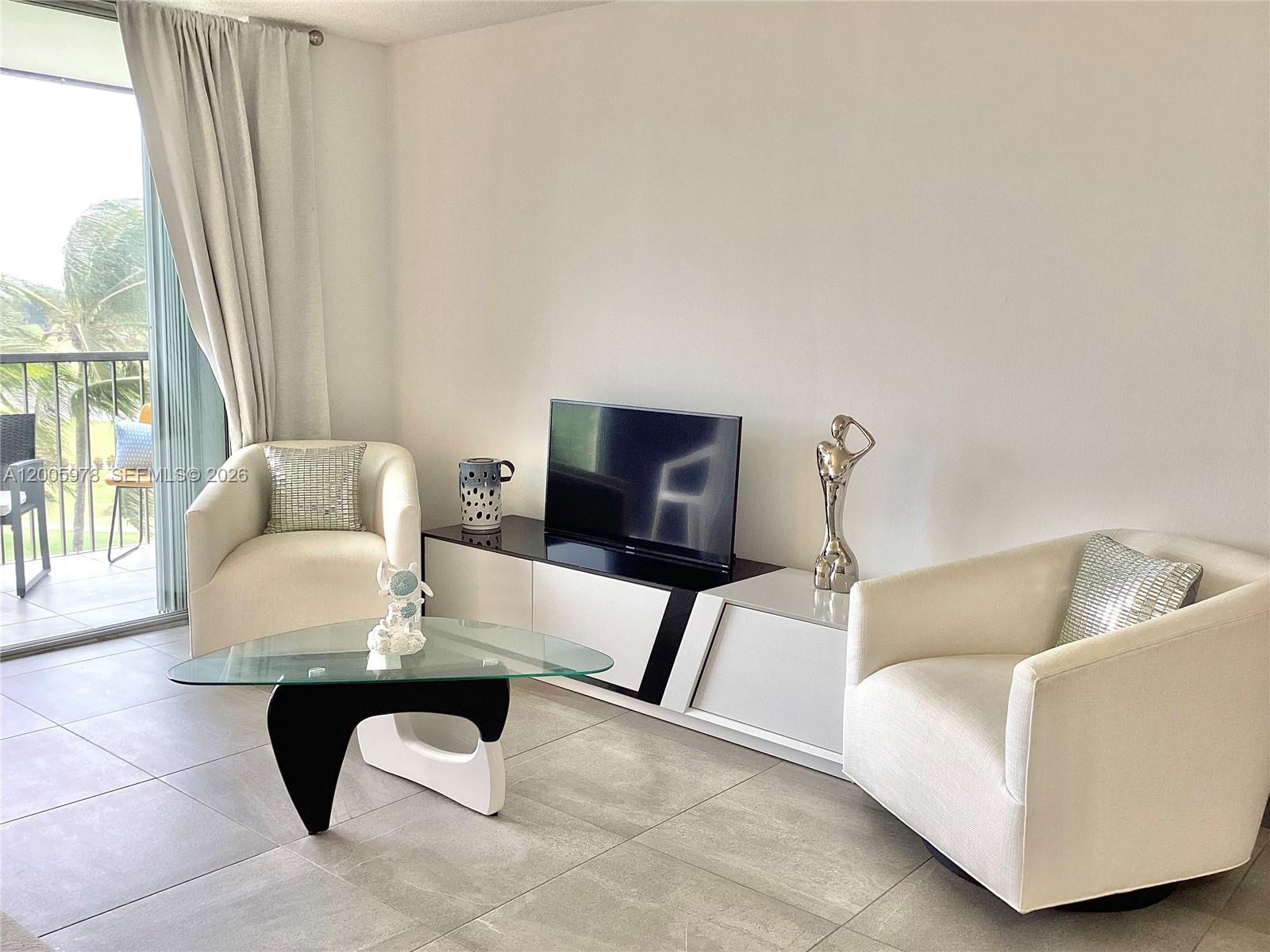 HOLLYBROOK GOLF AND - Residential